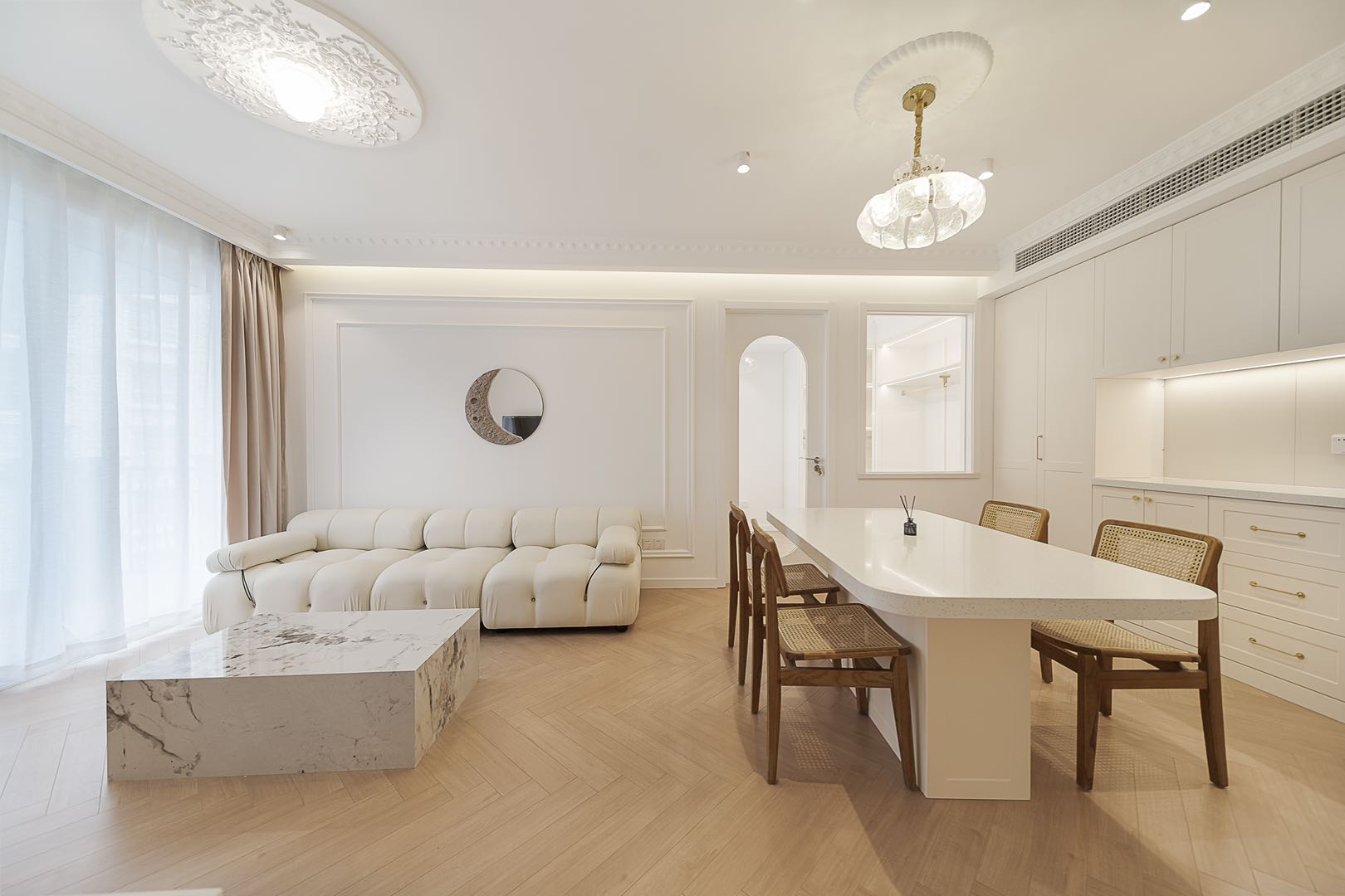 Lujiazui modern 1 bedroom apartment with lots of storage