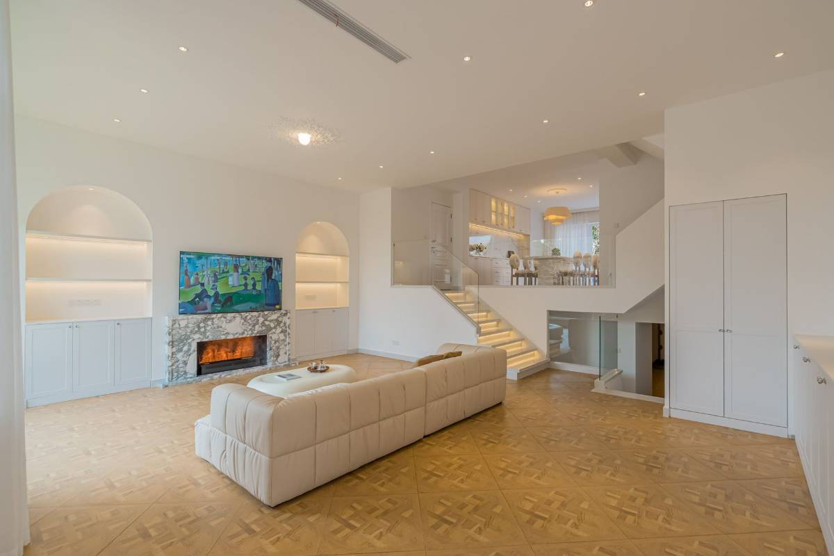 Hongqiao villa family residence with private garden Hongqiao villa family residence with private garden