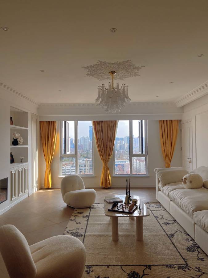 Xintiandi bright 4+ bedroom apartment with nice view