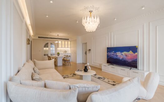 Lujiazui bright 4 bedroom apartment,very quiet