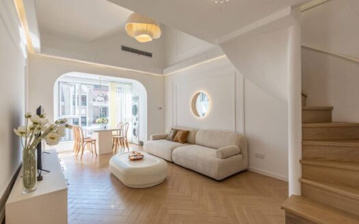 West Nanjing Road high ceiling 2br with good taste