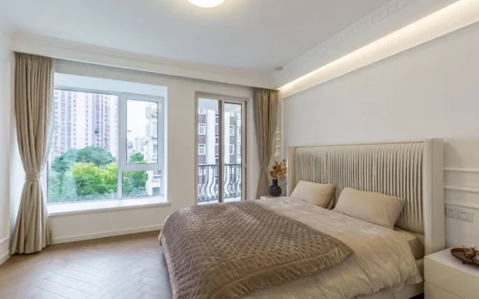 Gubei bright 3 bedroom apartment with good quality