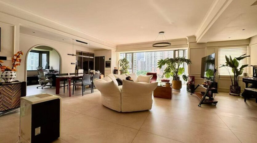 Living room with 270-degree view over Huangjin Chengdao, Golden Luxury Garden Gubei