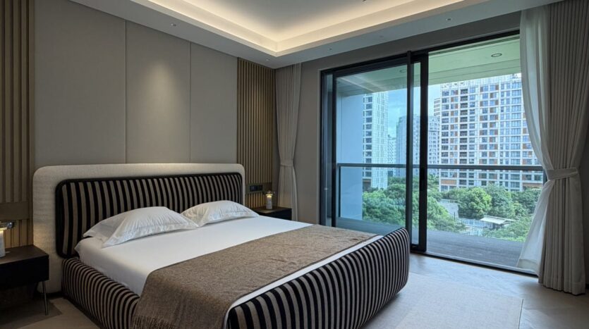 Living room with 3.4m ceilings, Qiantan luxury apartment, Shanghai