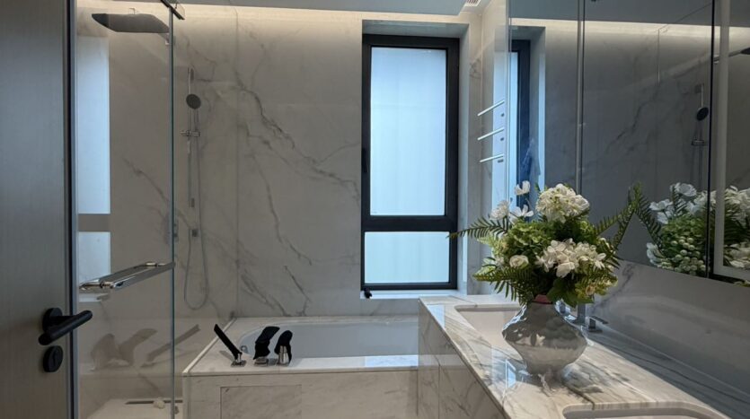 Master suite with walk-in closet and soaking tub, Qiantan, Pudong